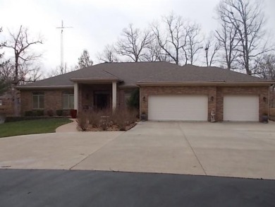 Beyers Lake Home For Sale in Pana Illinois
