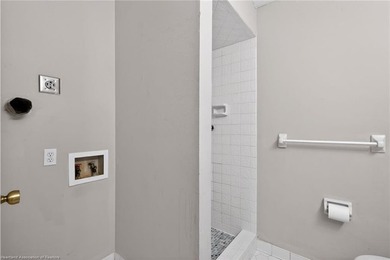 INVESTOR ALERT - PRICED BELOW CURRENT APPRAISAL FOR FAST SALE AT - photo 21