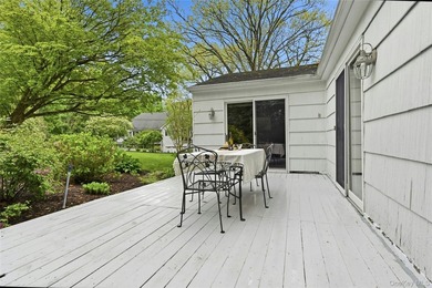 Welcome to gracious coastal living in one of Huntington's most - photo 21