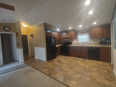 Nice 3 bedroom, 2 bath manufactured home in a wonderful - photo 3
