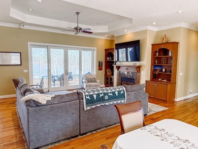 Welcome to your dream lakefront home! This stunning 3916 sq ft - photo 6