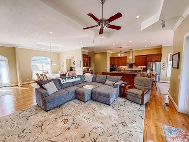 Welcome to your dream lakefront home! This stunning 3916 sq ft - photo 9