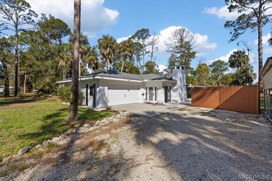 Beautifully remodeled and move-in ready, this 2-bedroom, 2 bath - photo 7