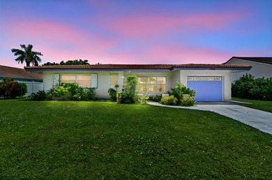 Welcome to this charming single-story residence in Country Club - photo 1