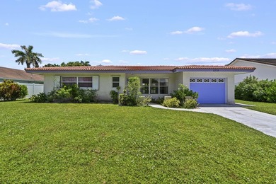 Welcome to this charming single-story residence in Country Club - photo 2