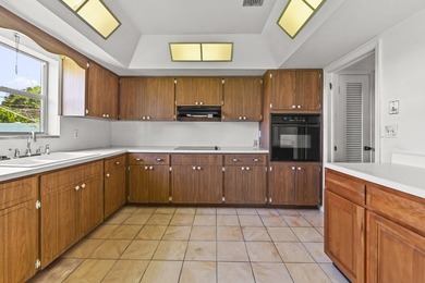 Welcome to this charming single-story residence in Country Club - photo 8