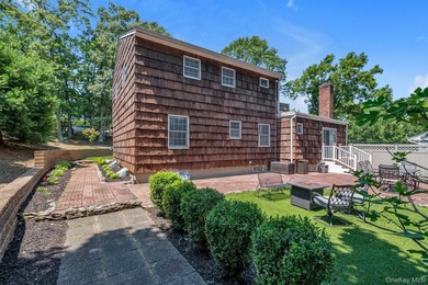 Welcome to this beautifully maintained Colonial that exudes - photo 22