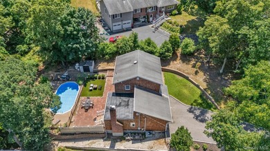 Welcome to this beautifully maintained Colonial that exudes - photo 25