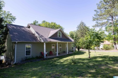 Logan Martin Lake Home For Sale in Riverside Alabama