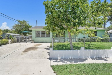 Rare triplex offering in the heart of SoSo, one of West Palm - photo 6