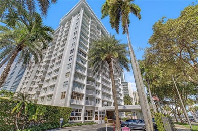 Wonderful 2 bedroom/ 2 bath condo in Bayshore Place with