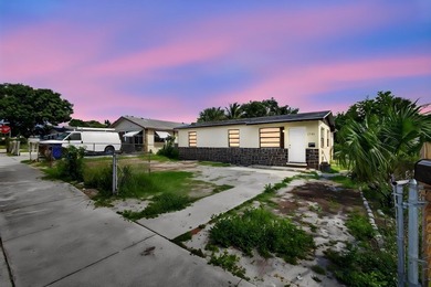 Welcome to this charming 3-bedroom, 1-bathroom home perfectly - photo 2
