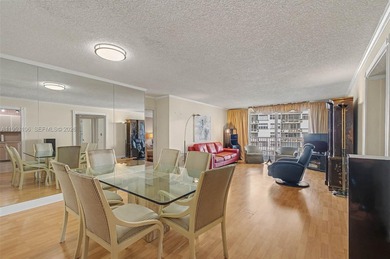 Wonderful 2 bedroom/ 2 bath condo in Bayshore Place with