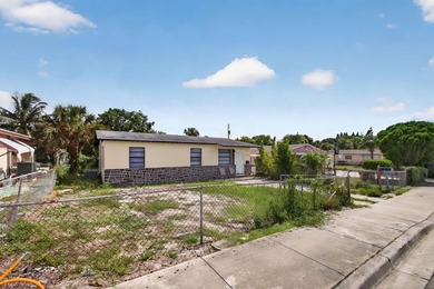 Welcome to this charming 3-bedroom, 1-bathroom home perfectly - photo 3