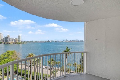 Wonderful 2 bedroom/ 2 bath condo in Bayshore Place with