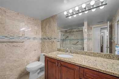 Wonderful 2 bedroom/ 2 bath condo in Bayshore Place with