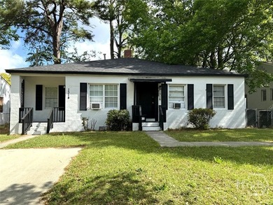 Charming duplex, offering 2 beds & 1 bath for each unit. Great - photo 1