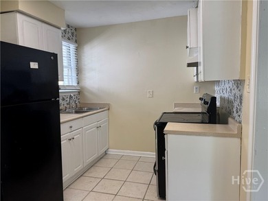 Charming duplex, offering 2 beds & 1 bath for each unit. Great - photo 8