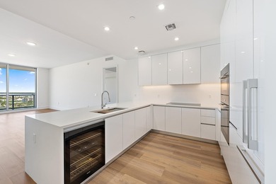 Perched on the 15th floor, this brand-new waterfront residence - photo 11