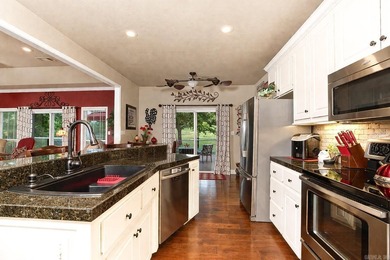 Stunning Golf Course Retreat in Prestigious Diamondhead - photo 12