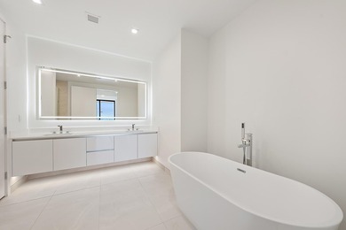 Perched on the 15th floor, this brand-new waterfront residence - photo 16