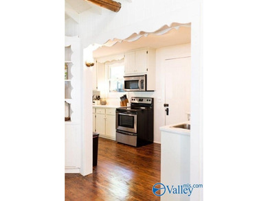 Are you looking for the perfect cottage style lake property? - photo 10