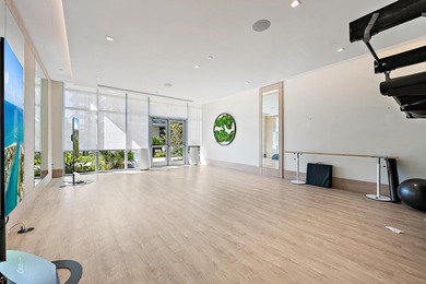 Perched on the 15th floor, this brand-new waterfront residence - photo 33