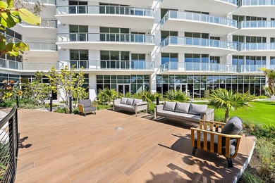 Perched on the 15th floor, this brand-new waterfront residence - photo 40