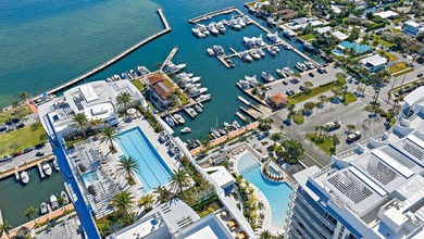 Perched on the 15th floor, this brand-new waterfront residence - photo 46