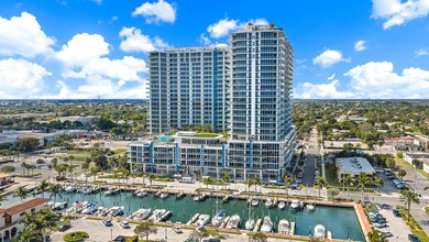 Perched on the 15th floor, this brand-new waterfront residence - photo 47