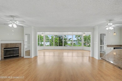 Wake up every day to breathtaking waterfront views and - photo 4