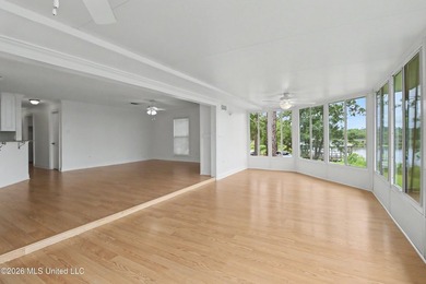 Wake up every day to breathtaking waterfront views and - photo 5