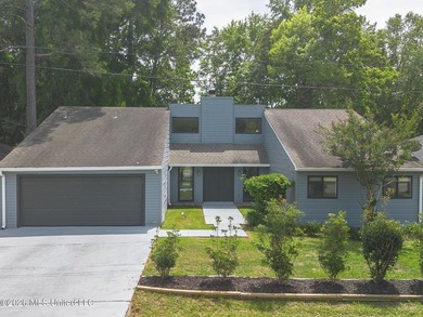Adorable home in Diamondhead featuring stainless steel - photo 1