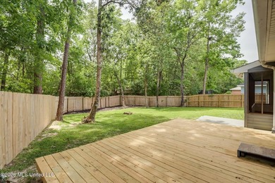 Adorable home in Diamondhead featuring stainless steel - photo 3