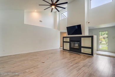 Adorable home in Diamondhead featuring stainless steel - photo 6