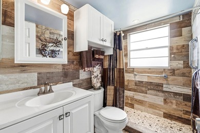 This beautiful, ground-floor, corner unit is full of wonderful - photo 8