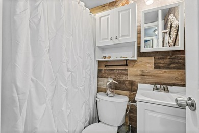 This beautiful, ground-floor, corner unit is full of wonderful - photo 10