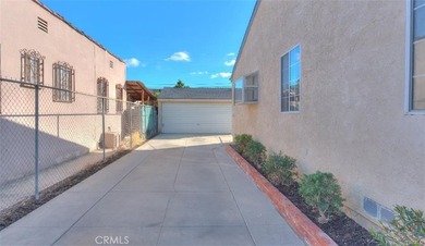 Charming North Long Beach bungalow with great bones and room to - photo 8