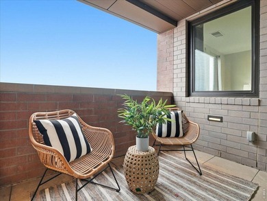 Boutique Old Town luxury - rarely available! Experience