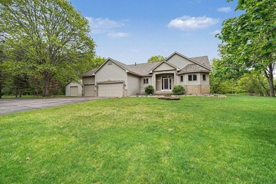 Immaculate walkout rambler nestled on 2 secluded acres in East - photo 3