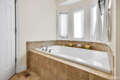 Welcome to this beautifully designed and meticulously maintained - photo 14