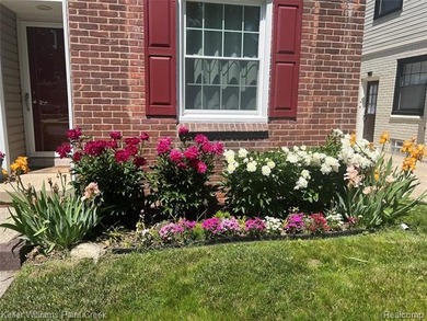 ***Open house Sunday July 19 1:00 - 3:00 pm ***Beautiful - photo 2
