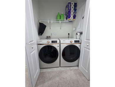 Beautiful 2023-built smart townhouse featuring 3 bedrooms, 2.5 - photo 8