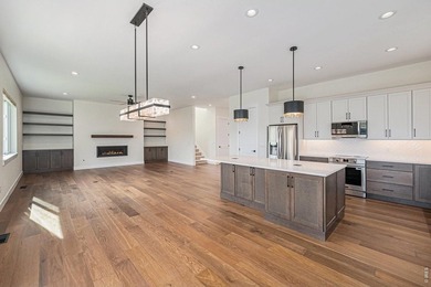 Welcome to this exquisite custom-built home nestled in the heart - photo 5