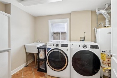 Located on a great block in the heart of Lakeview, this - photo 22