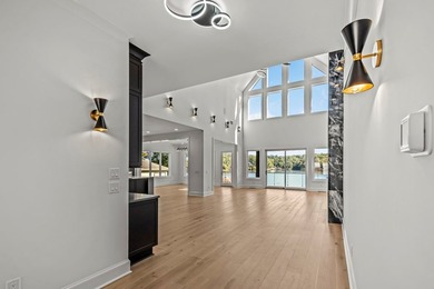 Discover the perfect blend of modern luxury and timeless design - photo 5