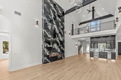 Discover the perfect blend of modern luxury and timeless design - photo 8