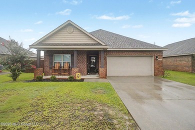 Welcome home to this beautifully maintained brick veneer - photo 1
