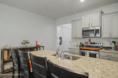 Welcome home to this beautifully maintained brick veneer - photo 4