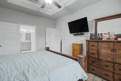 Welcome home to this beautifully maintained brick veneer - photo 10